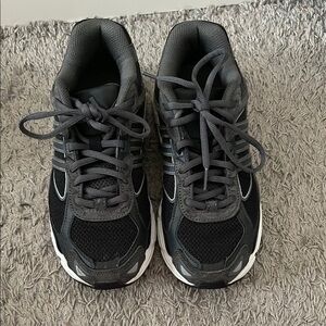 Women’s Adidas Response CL